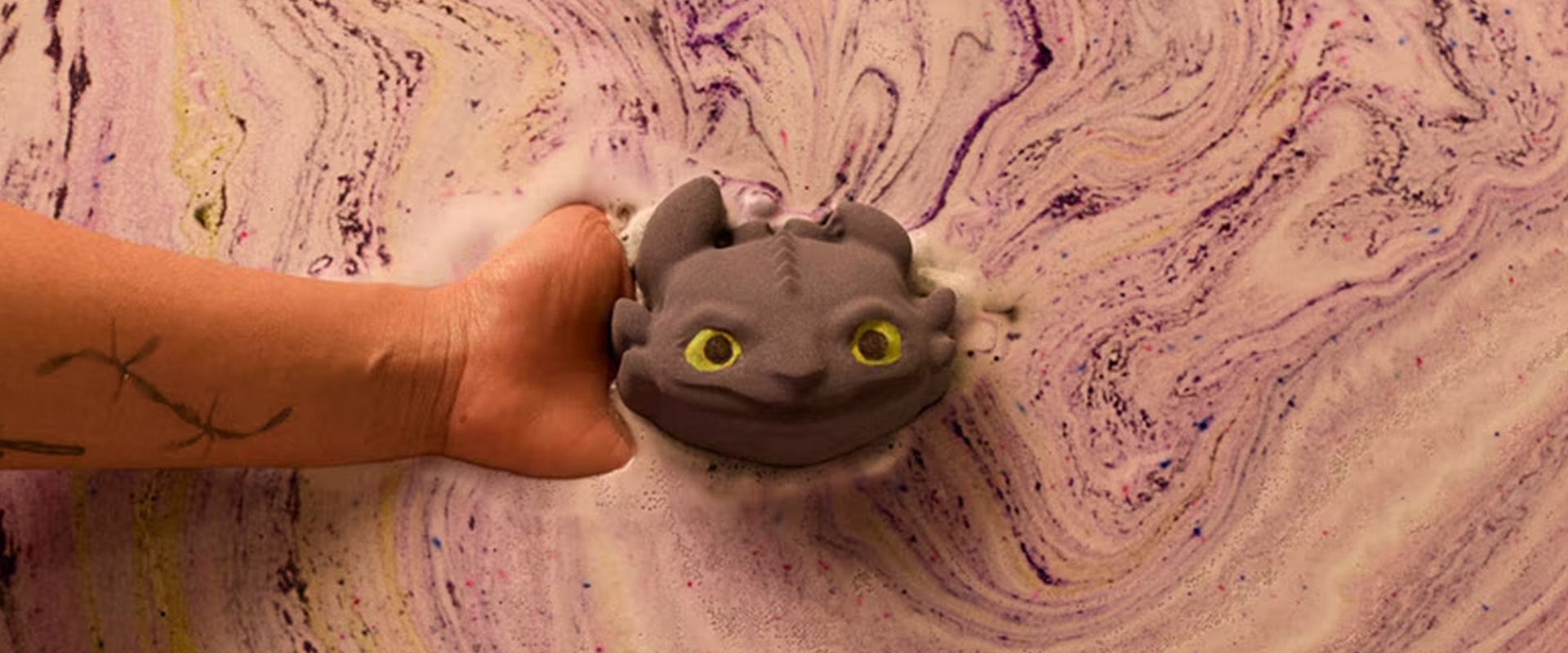 https://www.universalproductsexperiences.com/storage/news-httyd-lush-desktop-684726b200fb6.jpg