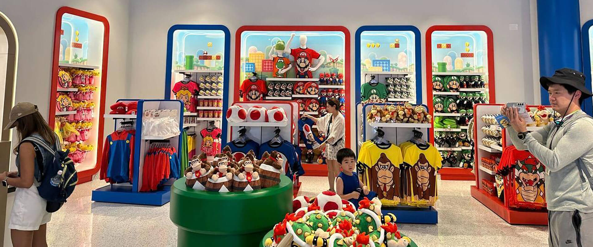https://www.universalproductsexperiences.com/storage/news-universal-studios-store-expansion-now-open-desktop-6841f34c402bf.jpg