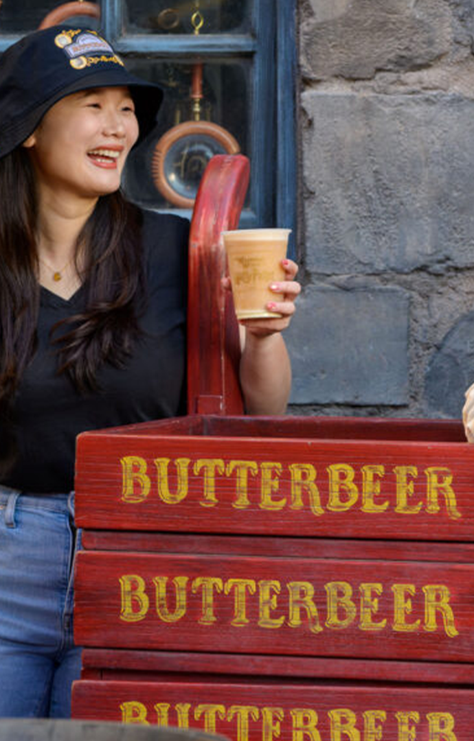 https://www.universalproductsexperiences.com/storage/upe-february-690x1080-thumbnail-butterbeer-69a5d61534923.png